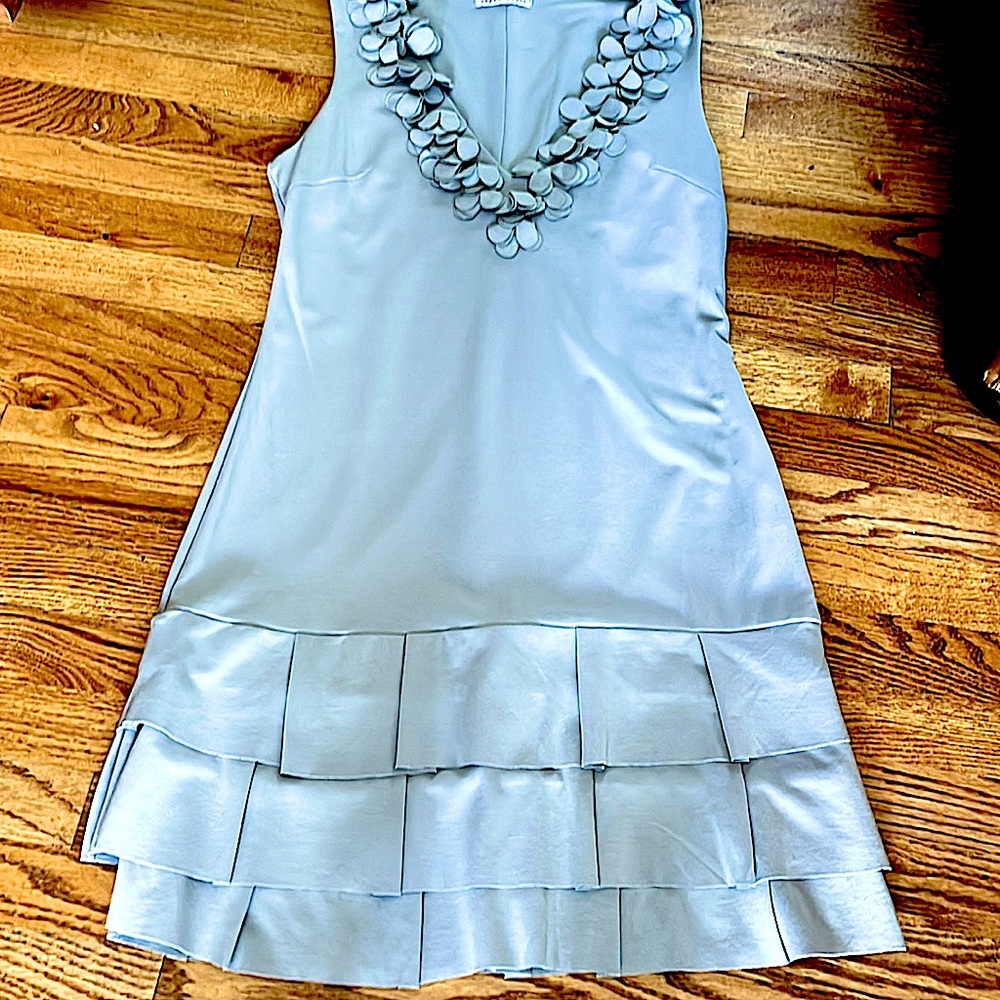 🔥NWOT EuropeanStyleItalyStunning DressTimelessDesignFigureFlatteringSoftGreyM/L - Picture 3 of 13